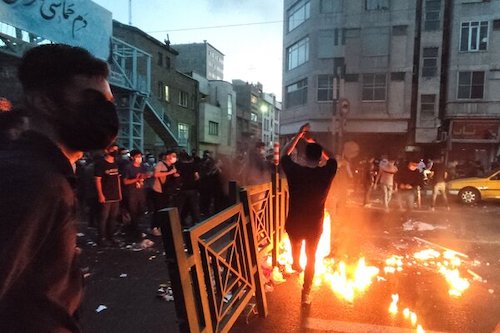24iran-protests1-articleLarge.jpeg-41.3kB