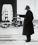 Strauss during bridge construction.jpg-9kB